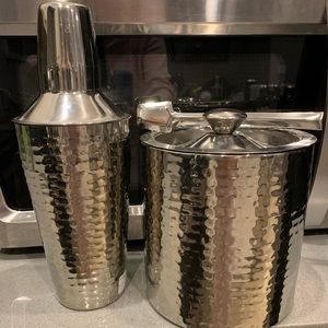 Cocktail shaker & ice bucket set.